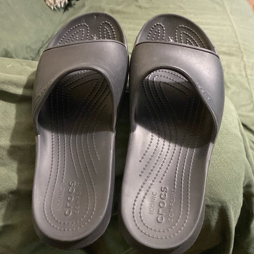 Crocs Unisex Slide On Black Sandals Size Women’s 11 Men’s 9 Comfortable Classic